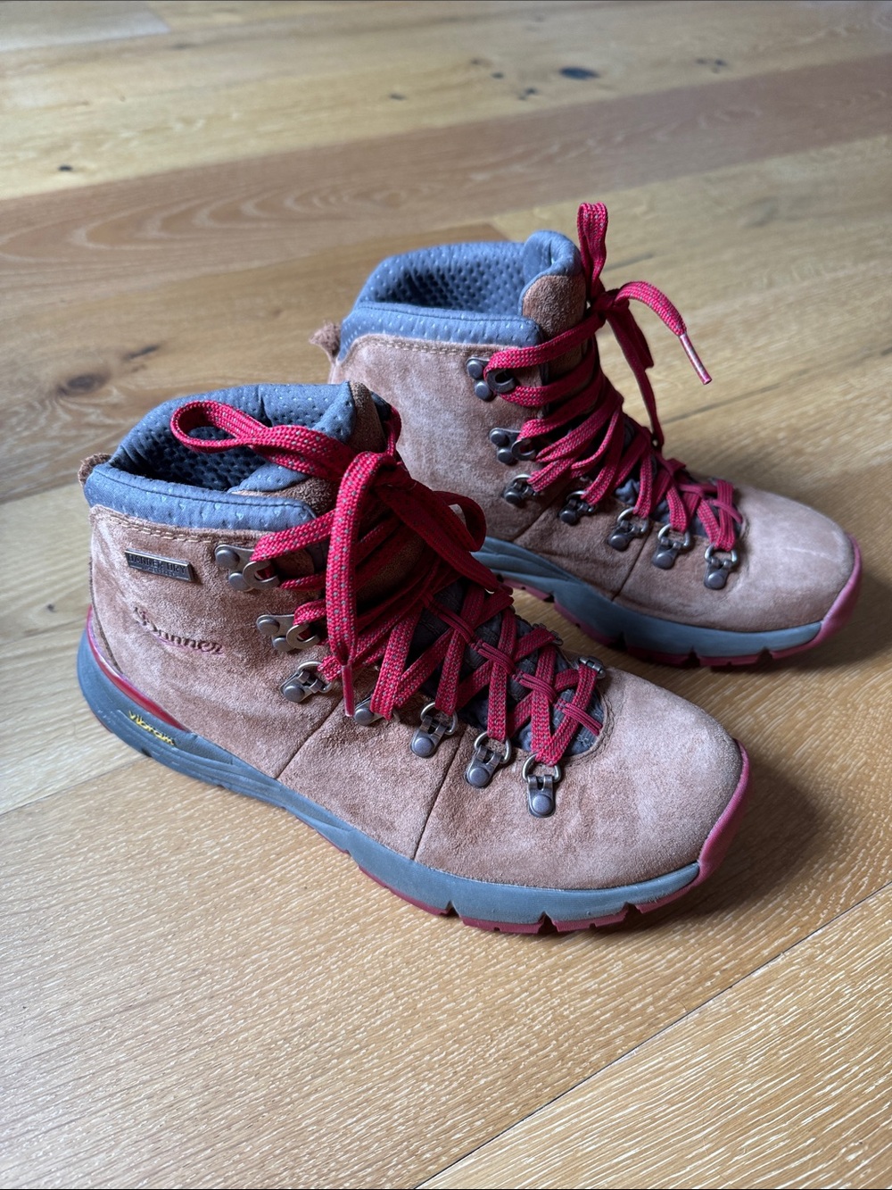 Danner women’s 600 Suede Hiking Boots 7.5 - Picture 2 of 9